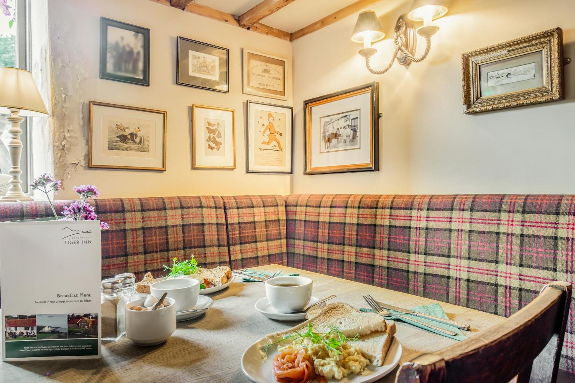 Tiger Inn - Catherine Eastdean Dış mekan fotoğraf
