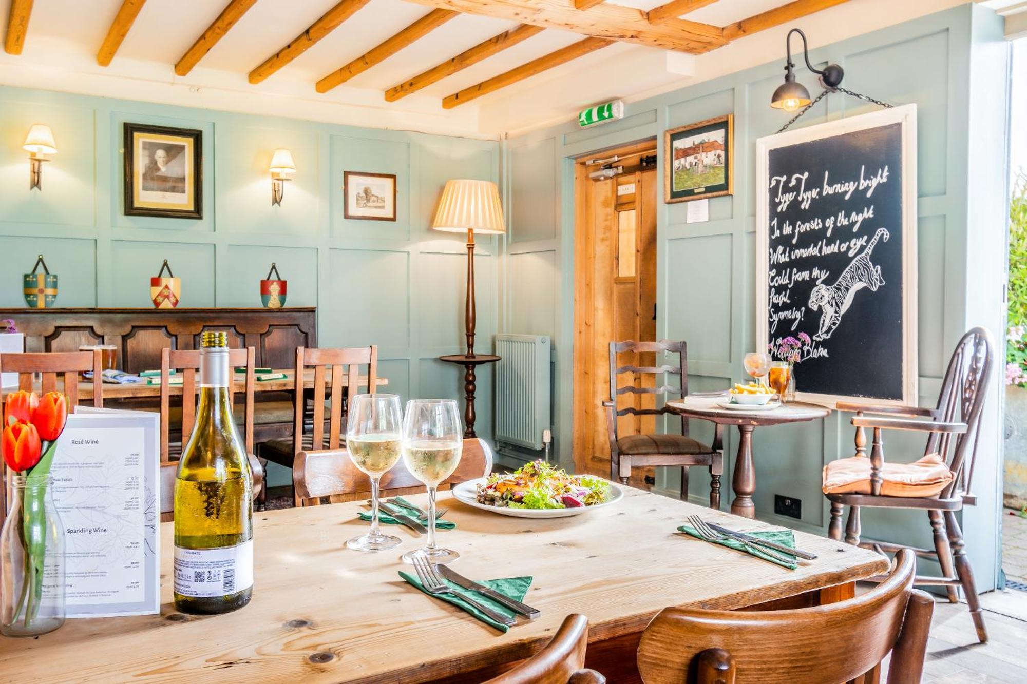 Tiger Inn - Catherine Eastdean Dış mekan fotoğraf