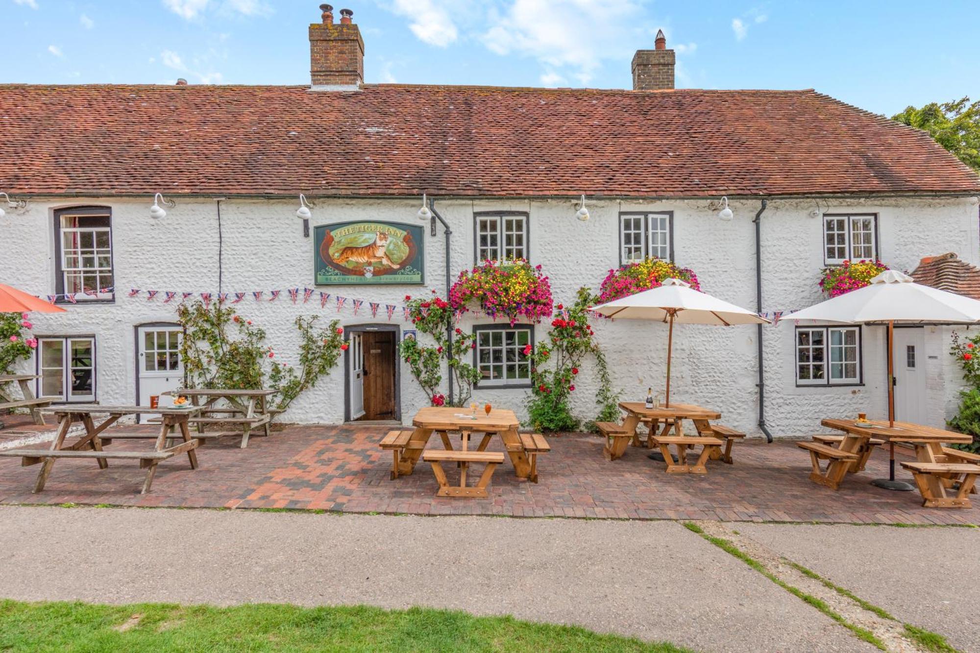 Tiger Inn - Catherine Eastdean Dış mekan fotoğraf